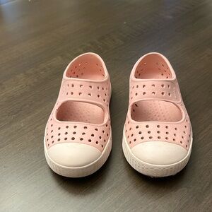 Native Size C8 kids shoe.  Summer fun!